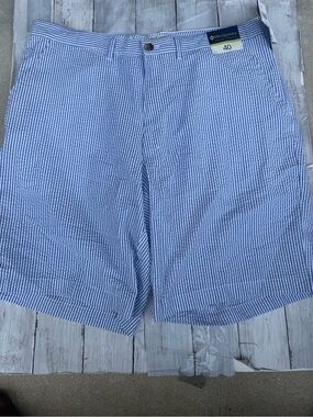 Weekenders Blue & White Seersucker Men’s Flat-Front Shorts